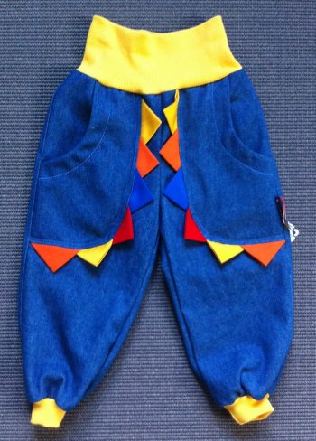Jeans mit farbigen Zacken