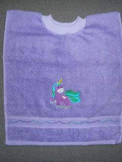 Einhorn auf Flieder