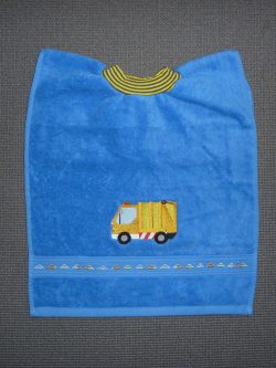 Kübelauto auf Blau