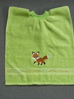 Schlauer Fuchs auf Apfelgrün