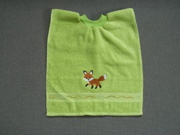 Schlauer Fuchs auf Apfelgrün